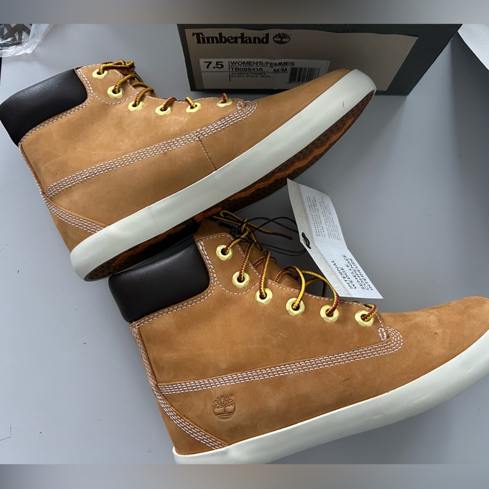 BNIB Timberland women Brattleboro sz 7.5
